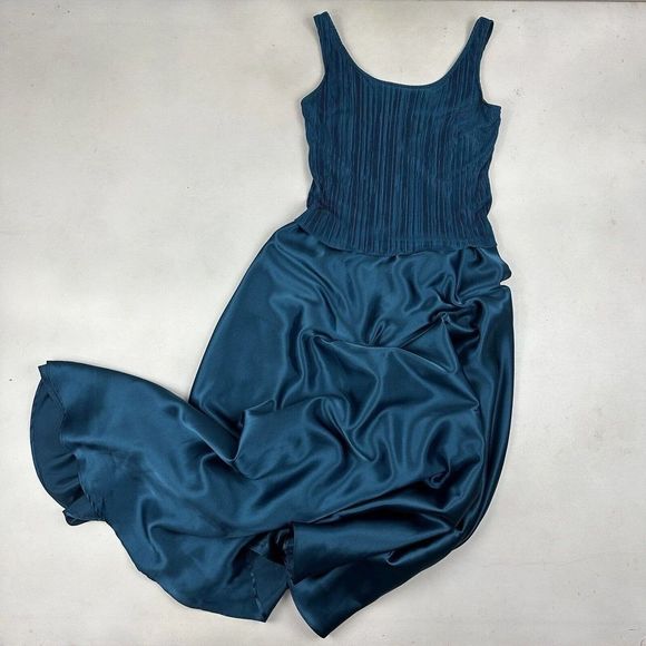 Cachet Teal Plisse Top Satin Formal Gown Dress Long Sleeveless Size 6 Zip Back - Picture 2 of 13